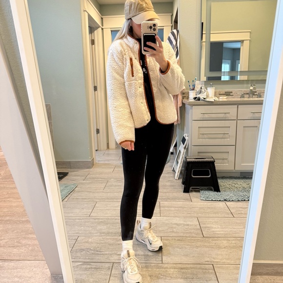 Universal Thread Jackets & Blazers - Universal Thread cozy Sherpa jacket